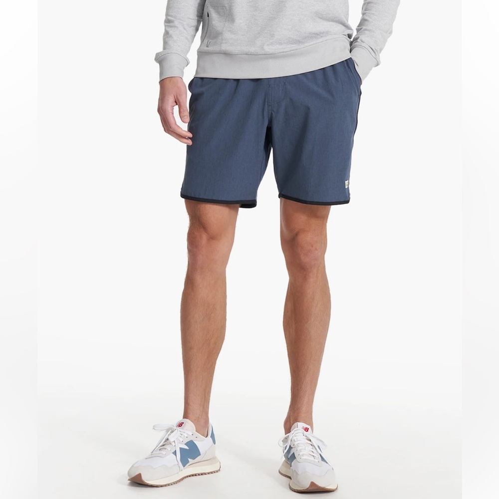 Vuori Banks Short Men's Charcoal Engineered Stripe Athletic Shorts Size Large